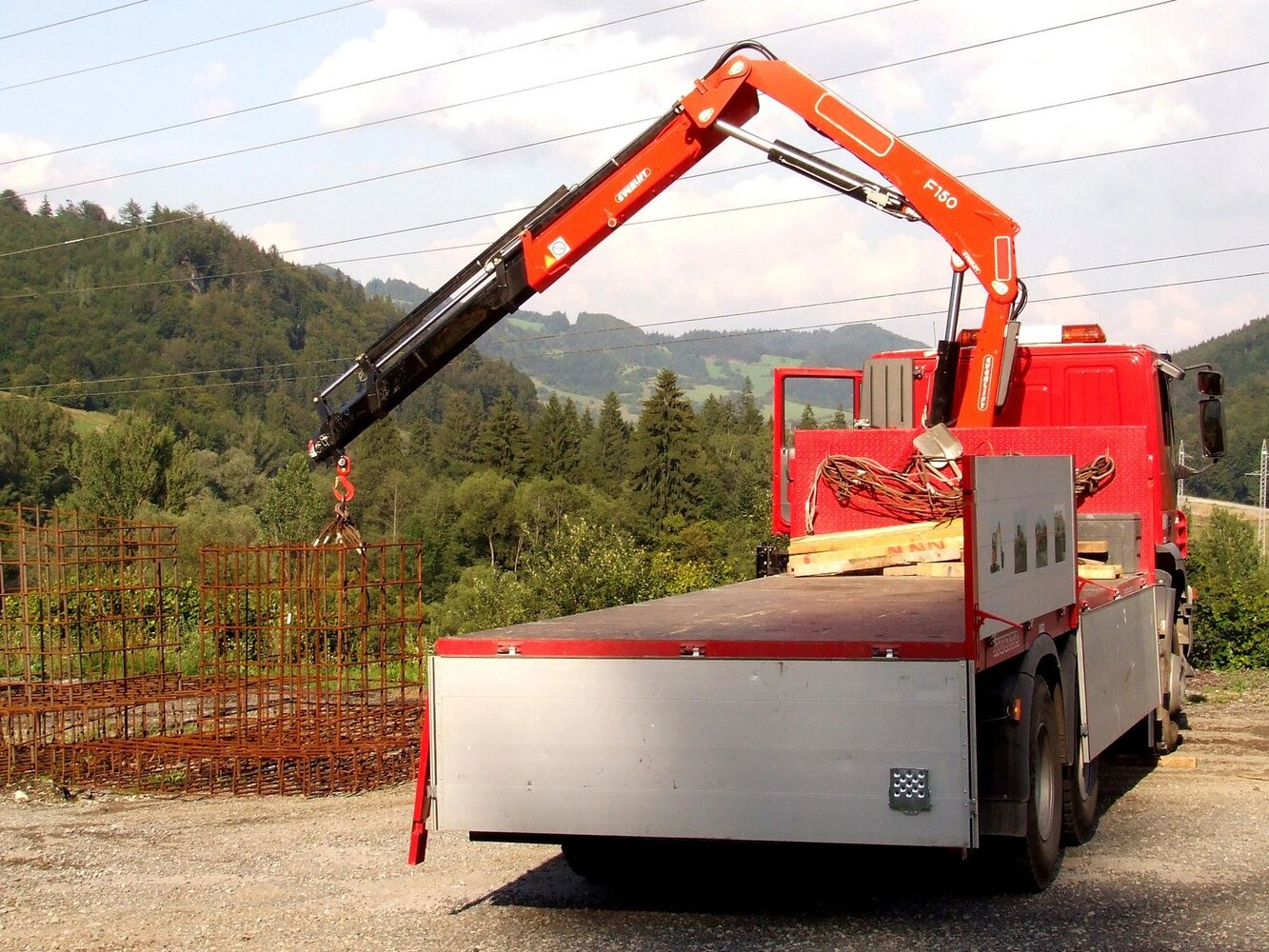 Truck-mounted mobile crane
